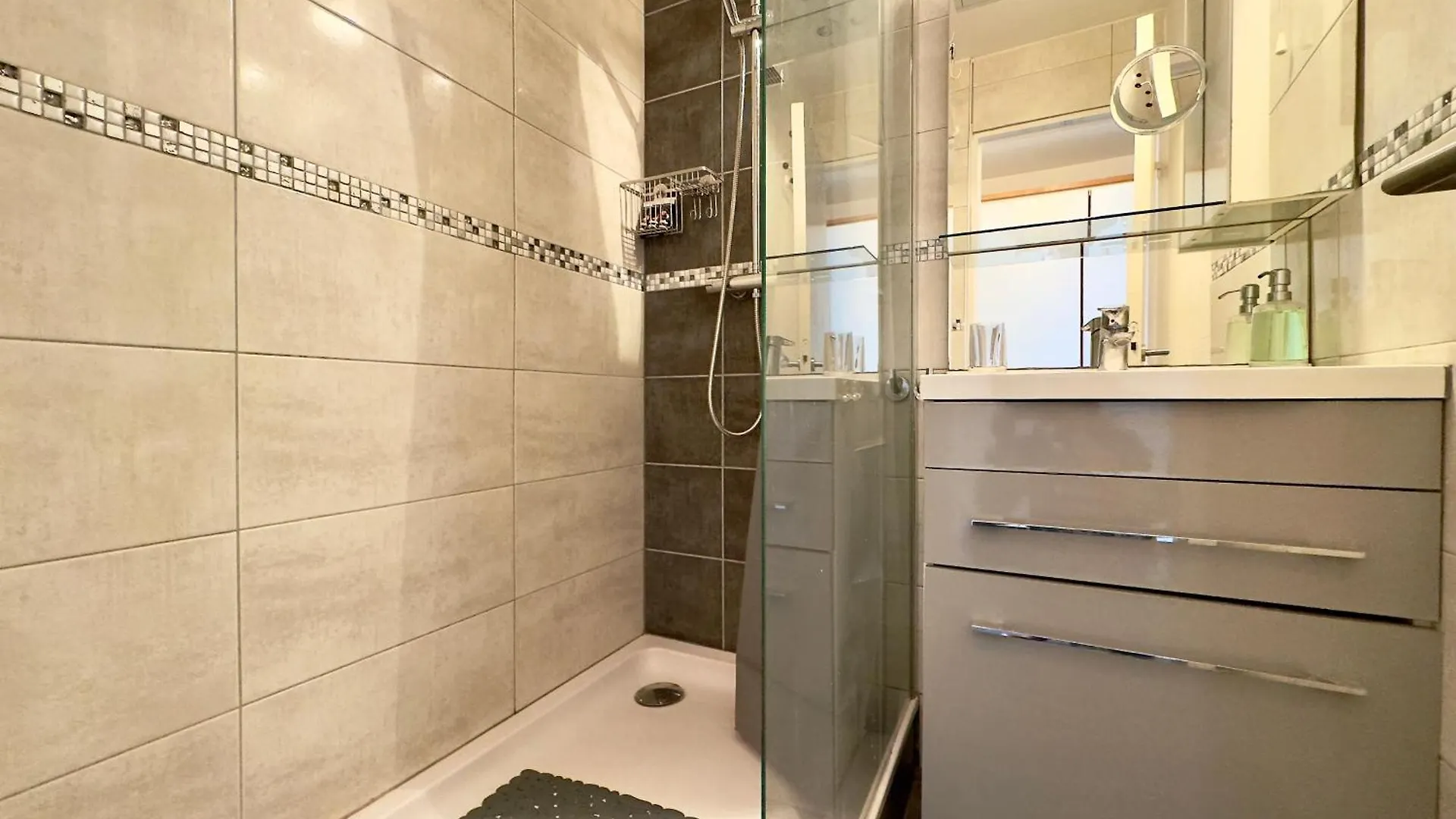 Apartment Le Chagall 2 Scls Locations Cannes